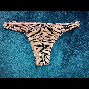 🦋🐞Leopard print bikini bottoms